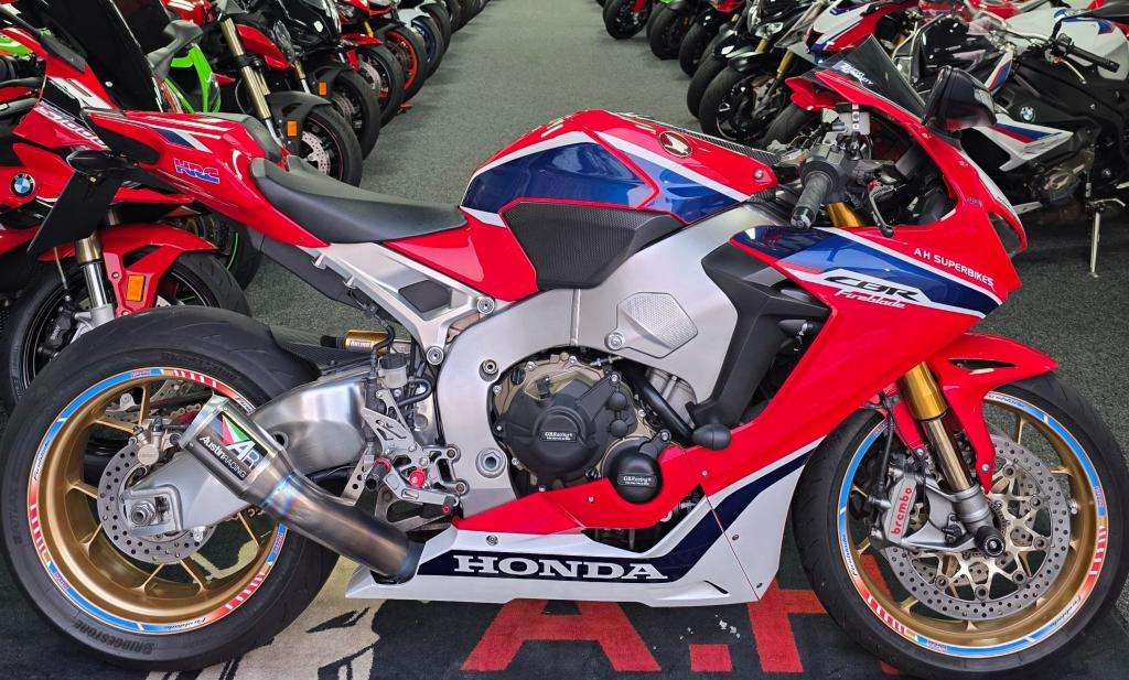 A 2017 HONDA CBR 1000 S1-H Cbr 1000 S A 2017 HONDA CBR 1000 S1-H Cbr 1000 S