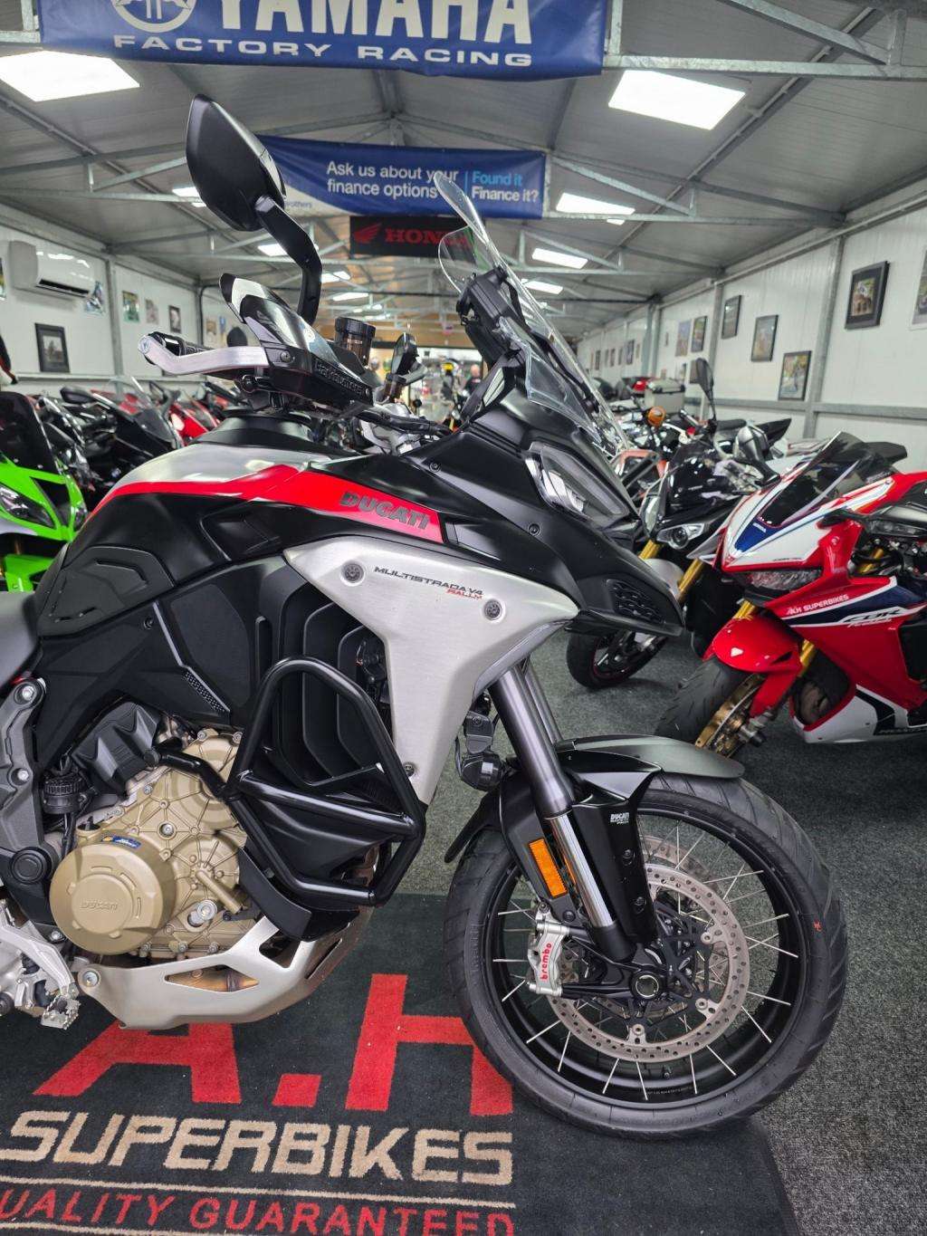 A 2024 DUCATI MULTISTRADA V4 Rally A 2024 DUCATI MULTISTRADA V4 Rally