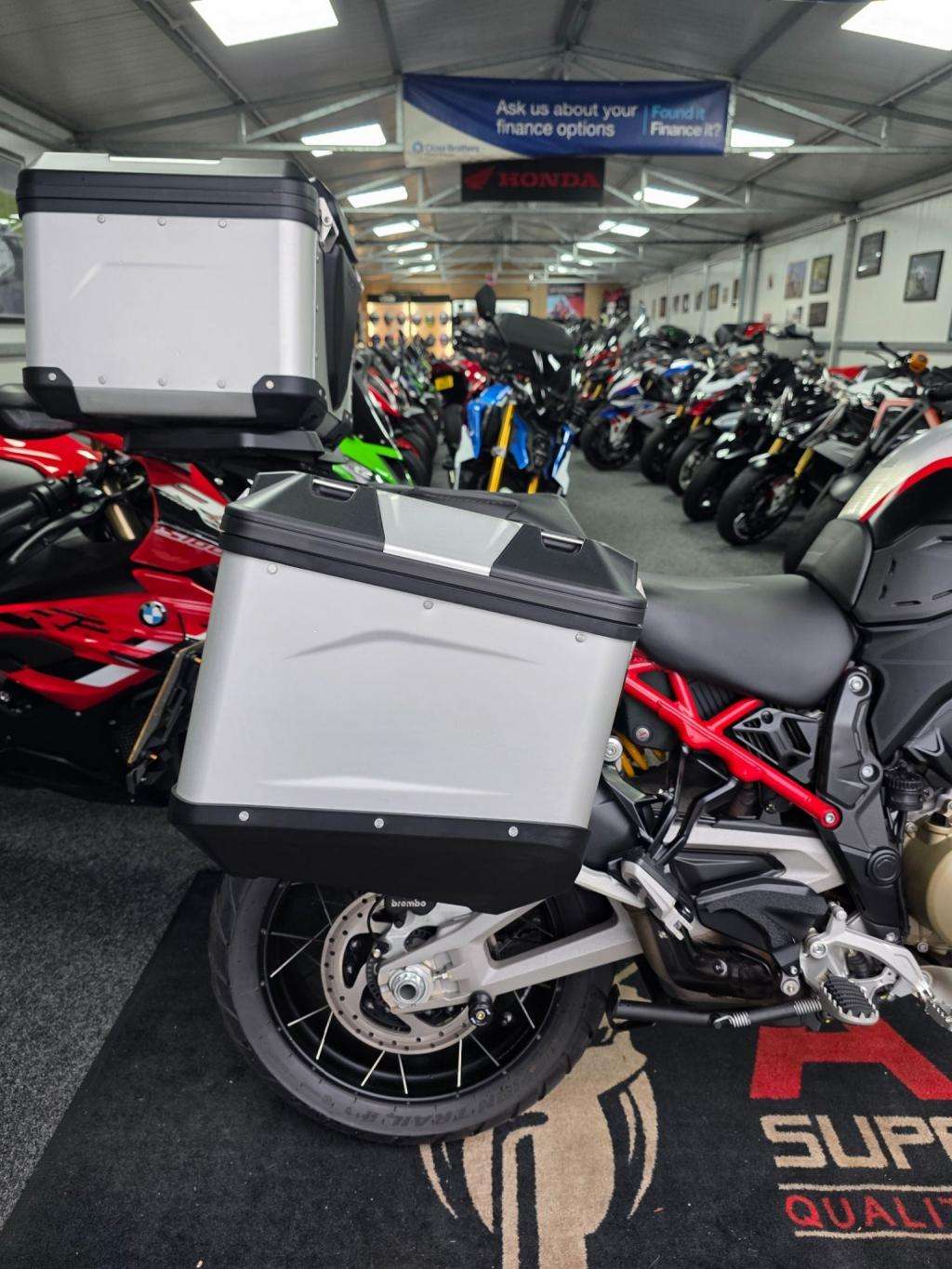 A 2024 DUCATI MULTISTRADA V4 Rally A 2024 DUCATI MULTISTRADA V4 Rally