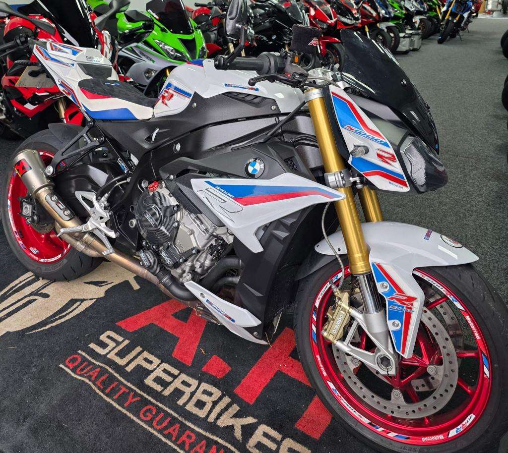 A 2017 BMW S 1000 R A 2017 BMW S 1000 R
