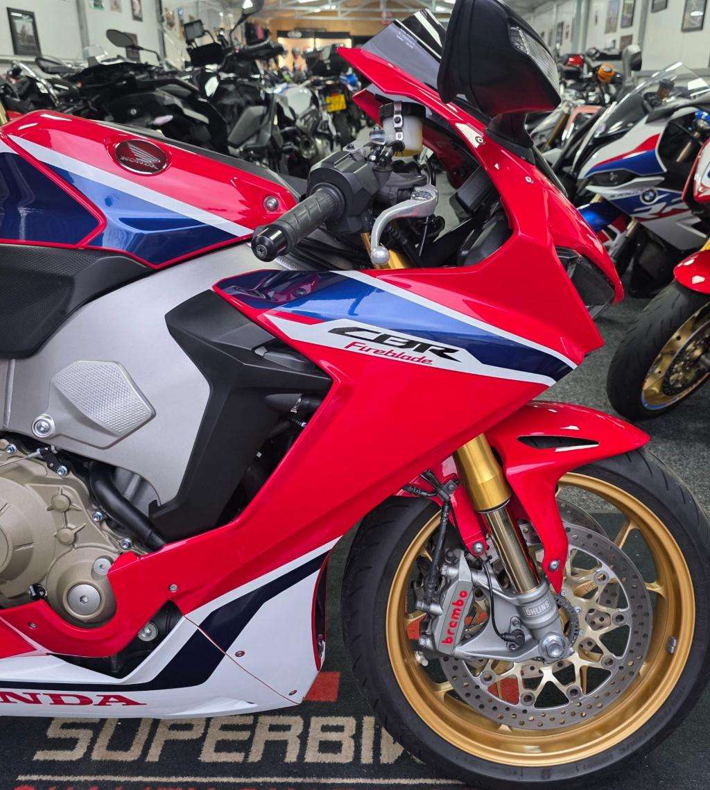A 2018 HONDA CBR 1000 S1-J Cbr 1000 S A 2018 HONDA CBR 1000 S1-J Cbr 1000 S