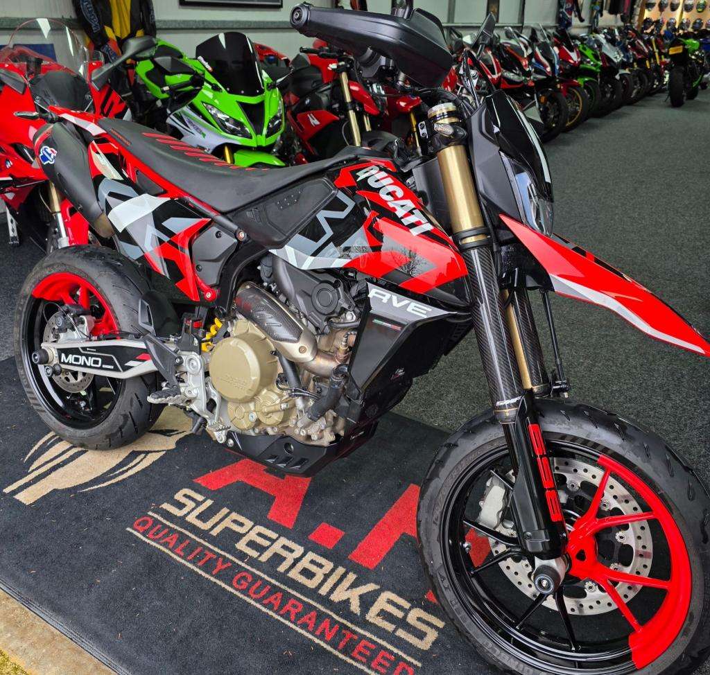 A 2025 DUCATI HYPERMOTARD 698 Mono A 2025 DUCATI HYPERMOTARD 698 Mono