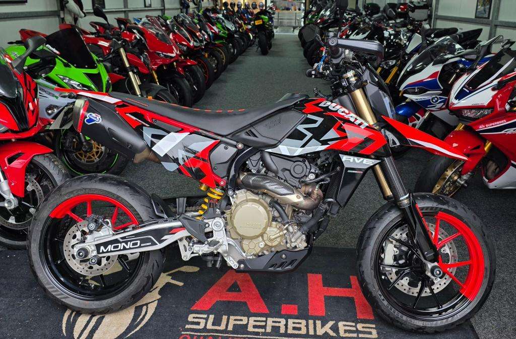 A 2025 DUCATI HYPERMOTARD 698 Mono A 2025 DUCATI HYPERMOTARD 698 Mono