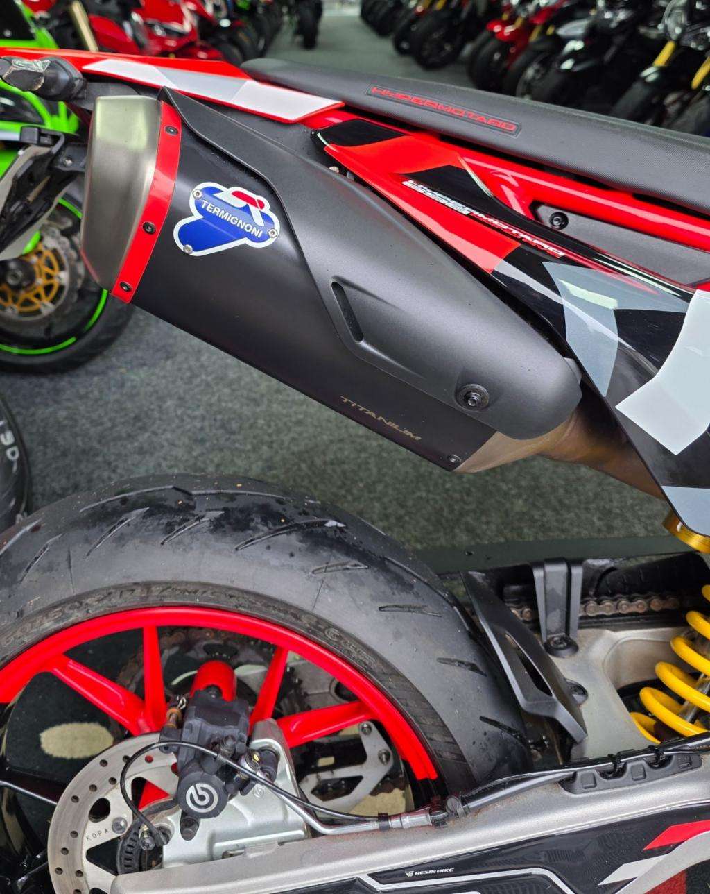 A 2025 DUCATI HYPERMOTARD 698 Mono A 2025 DUCATI HYPERMOTARD 698 Mono