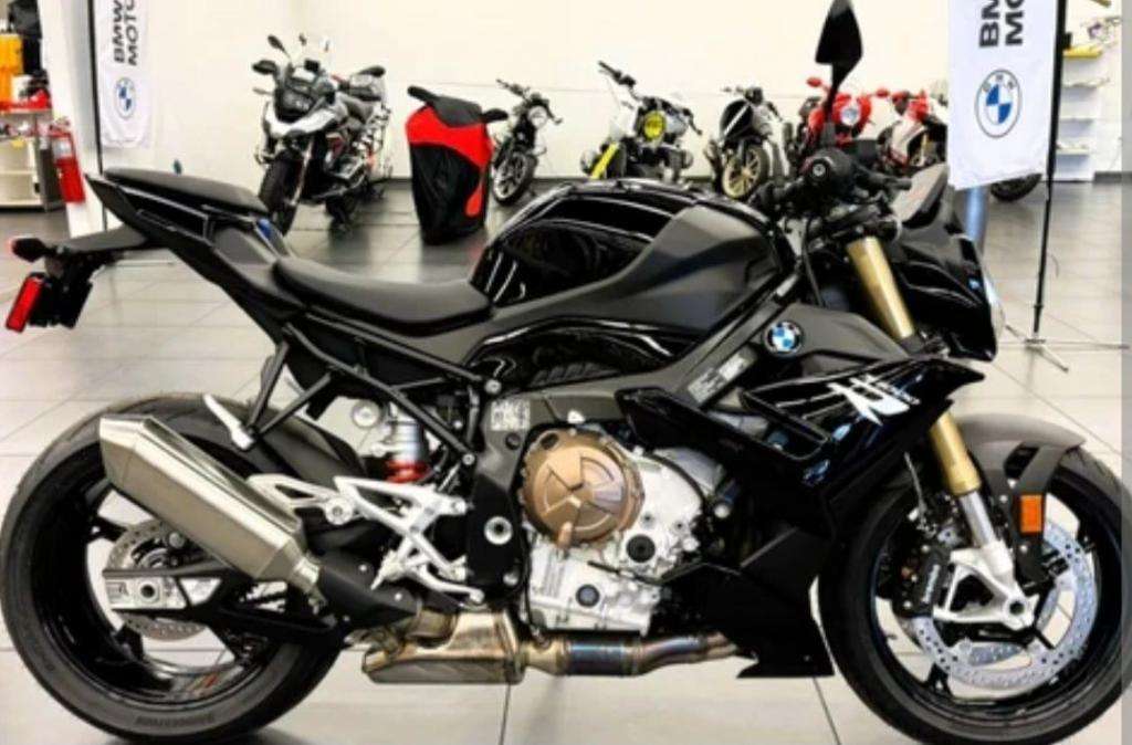 A 2024 BMW S 1000 R SPORT S 1000 R A 2024 BMW S 1000 R SPORT S 1000 R