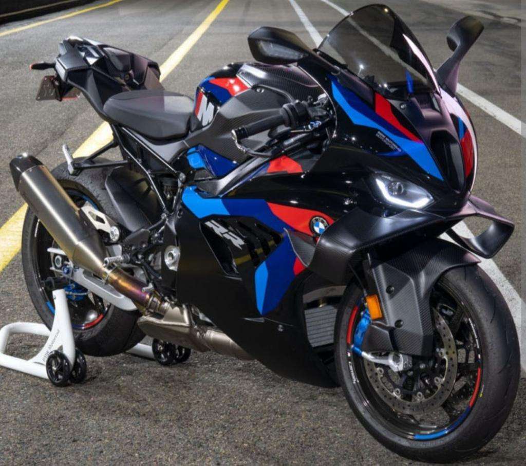 A 2025 BMW M 1000 RR A 2025 BMW M 1000 RR