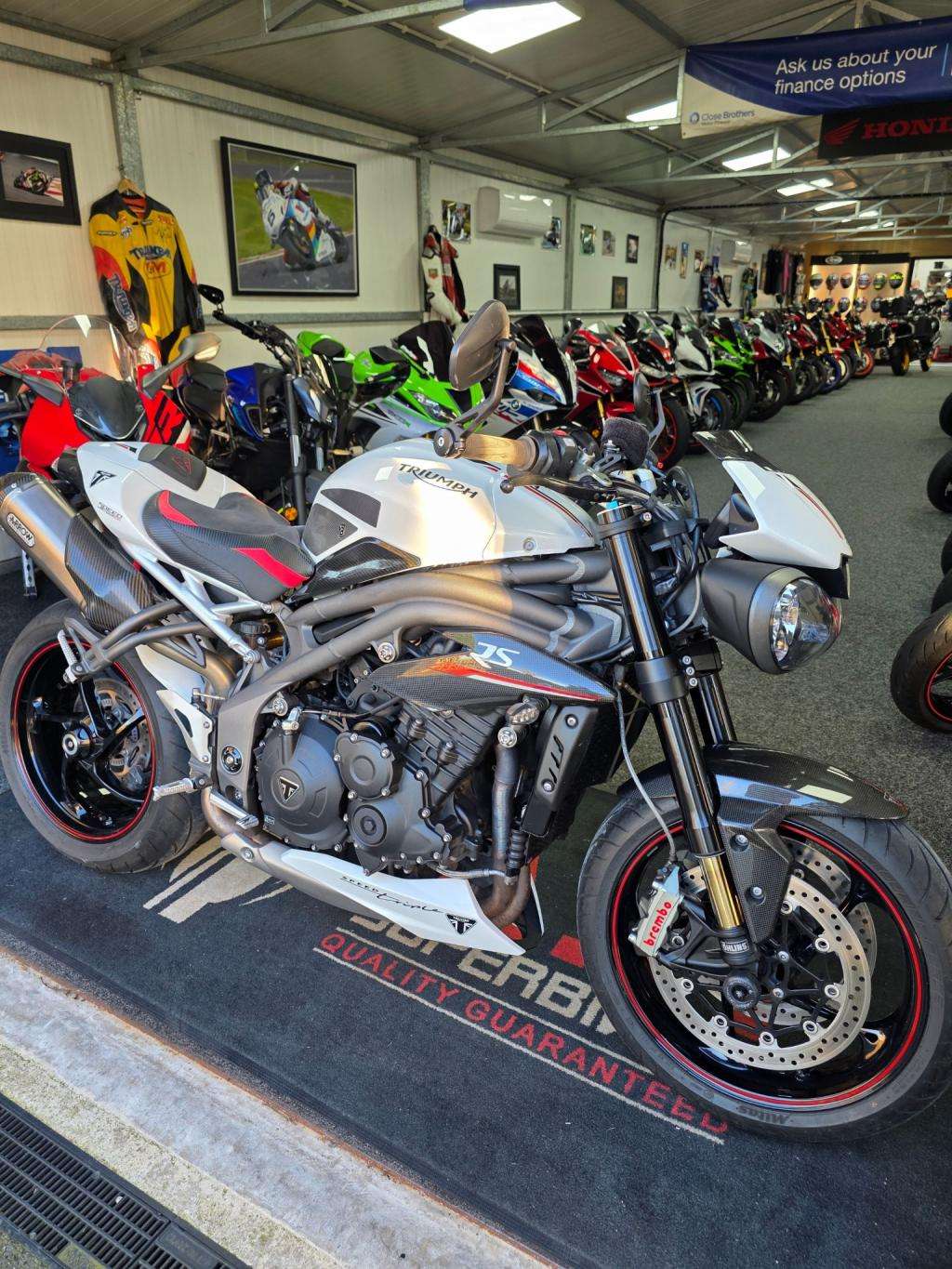 A 2018 TRIUMPH SPEED TRIPLE RS 1050 A 2018 TRIUMPH SPEED TRIPLE RS 1050
