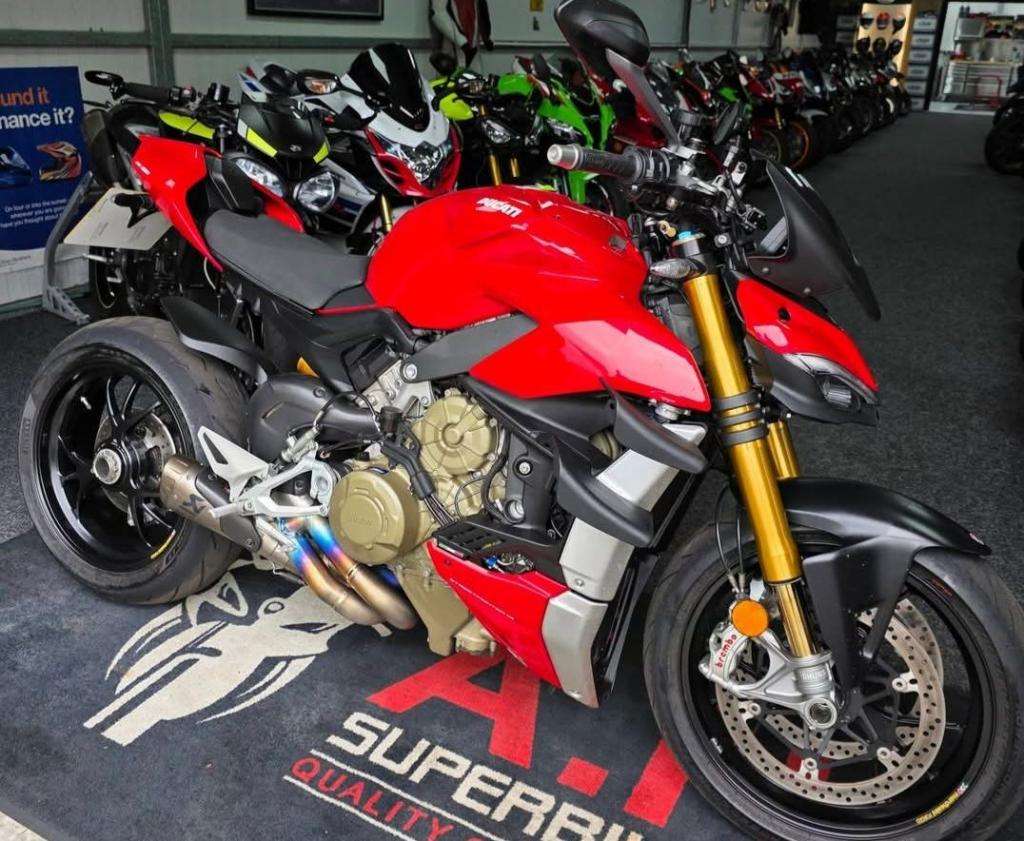 A 2020 DUCATI STREETFIGHTER V4 S Streetfighter V4 A 2020 DUCATI STREETFIGHTER V4 S Streetfighter V4