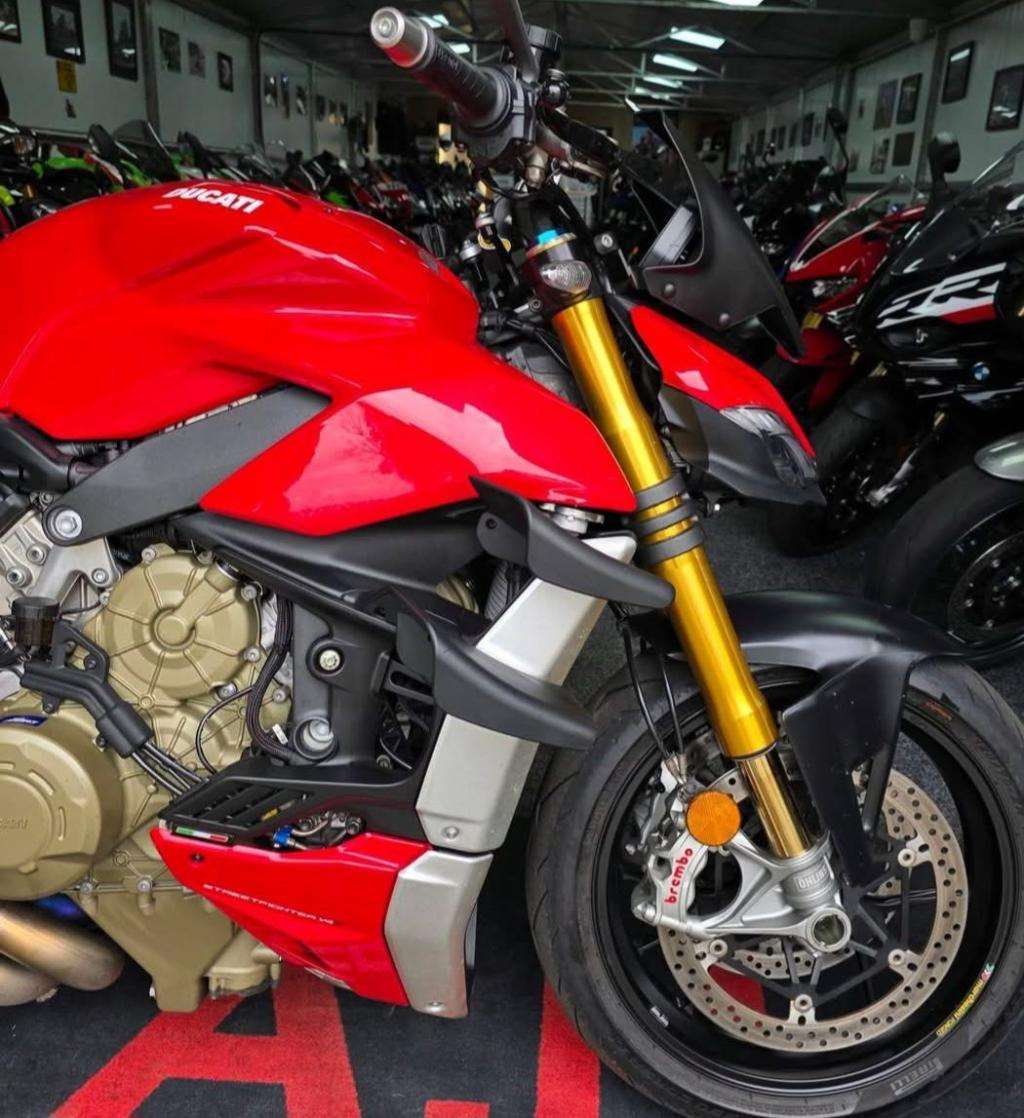 A 2020 DUCATI STREETFIGHTER V4 S Streetfighter V4 A 2020 DUCATI STREETFIGHTER V4 S Streetfighter V4