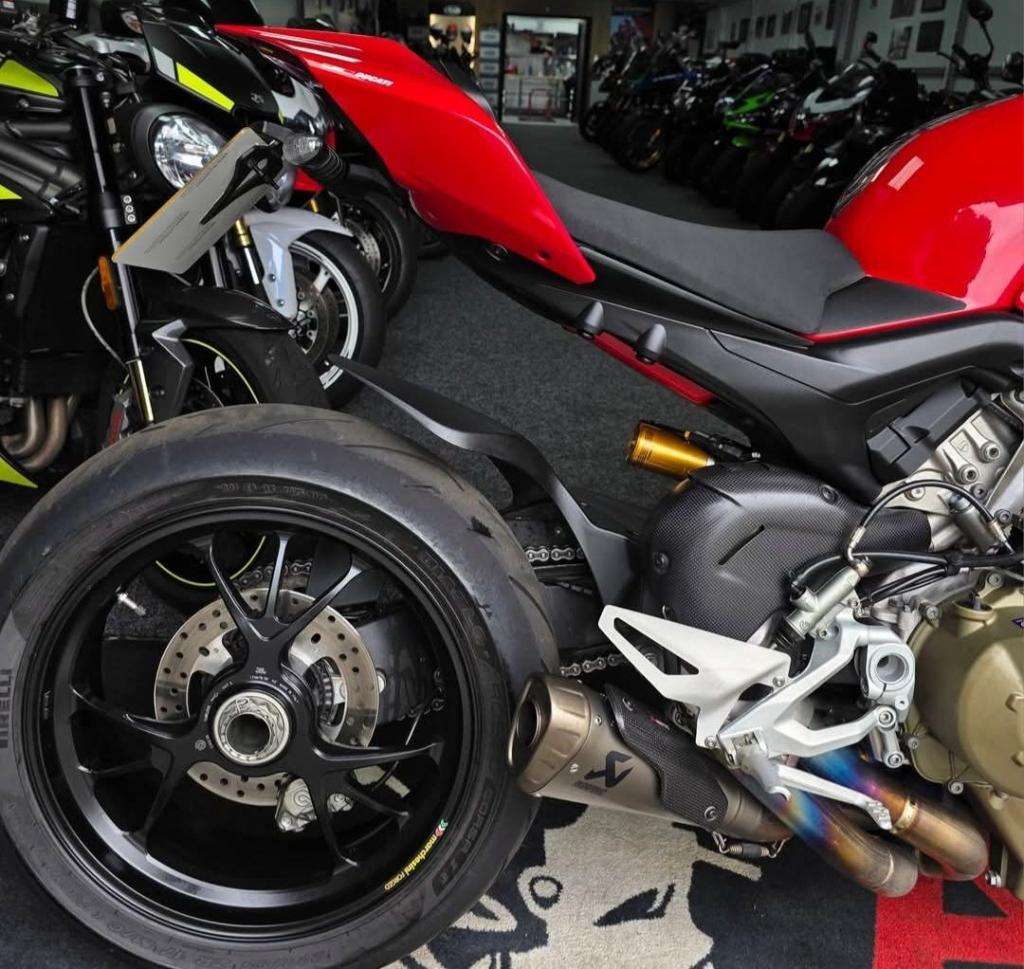 A 2020 DUCATI STREETFIGHTER V4 S Streetfighter V4 A 2020 DUCATI STREETFIGHTER V4 S Streetfighter V4