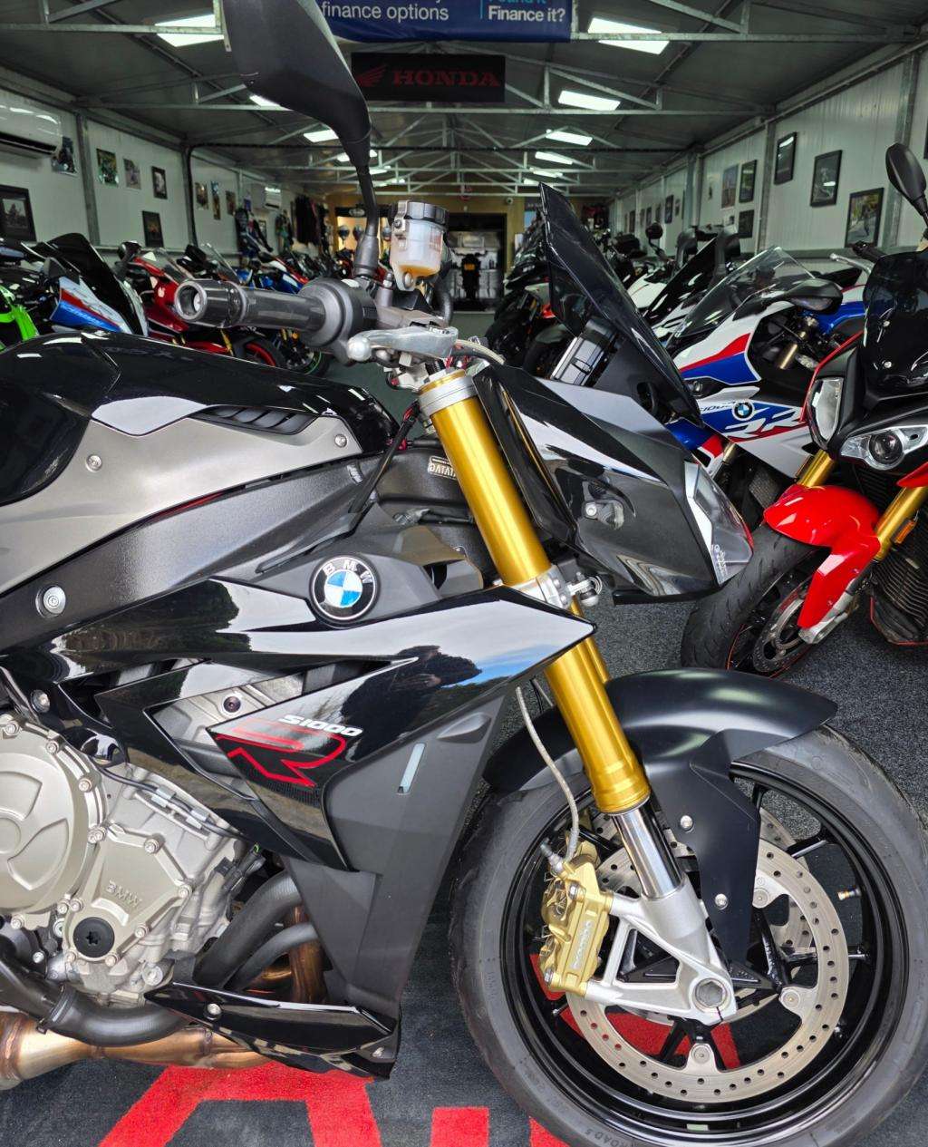 A 2015 BMW S 1000 R A 2015 BMW S 1000 R