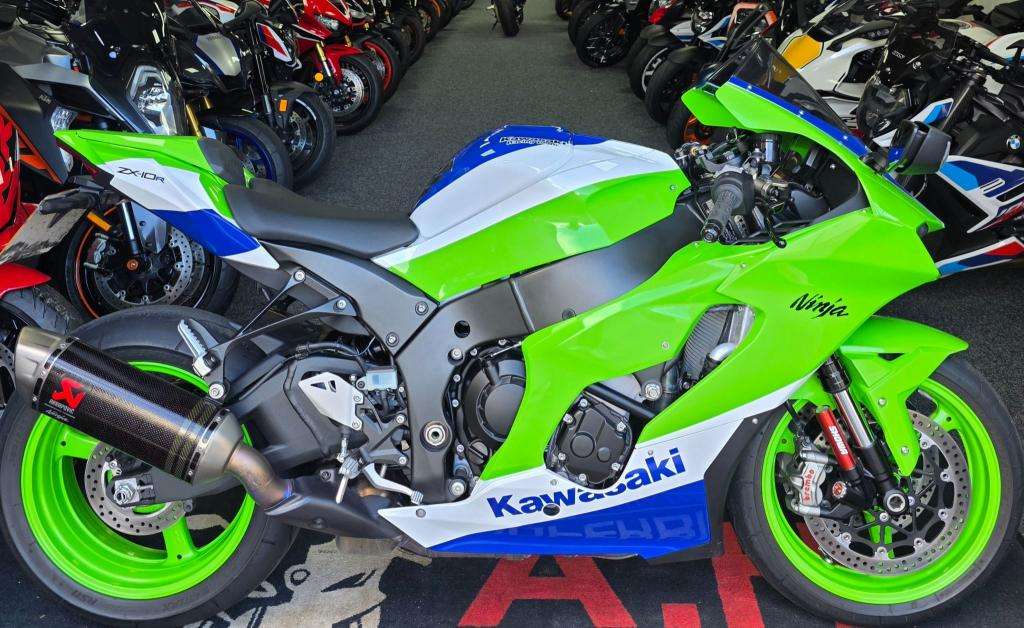 A 2022 KAWASAKI ZX 1002 LMFAN Zx10 R Ninja A 2022 KAWASAKI ZX 1002 LMFAN Zx10 R Ninja