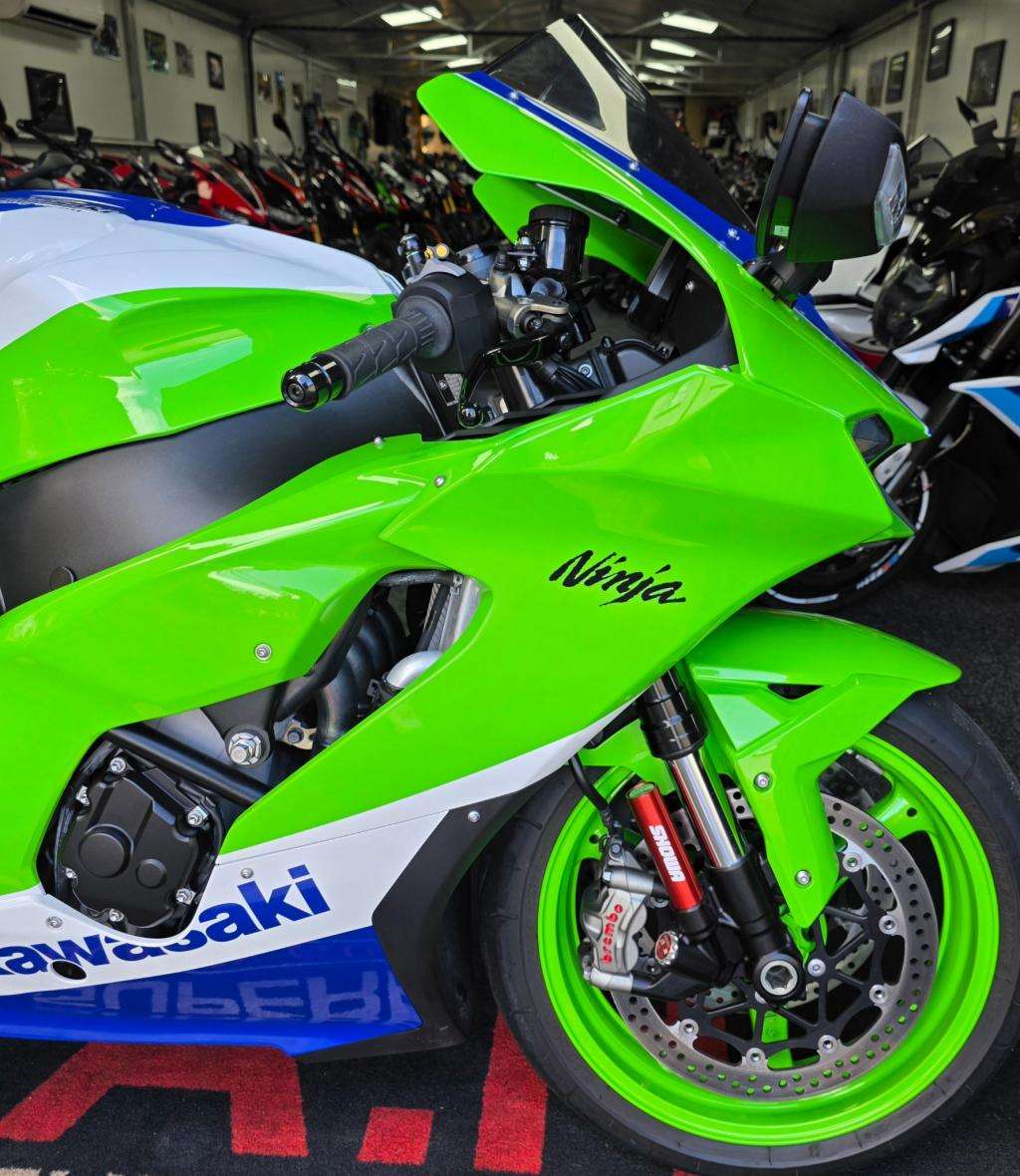 A 2022 KAWASAKI ZX 1002 LMFAN Zx10 R Ninja A 2022 KAWASAKI ZX 1002 LMFAN Zx10 R Ninja