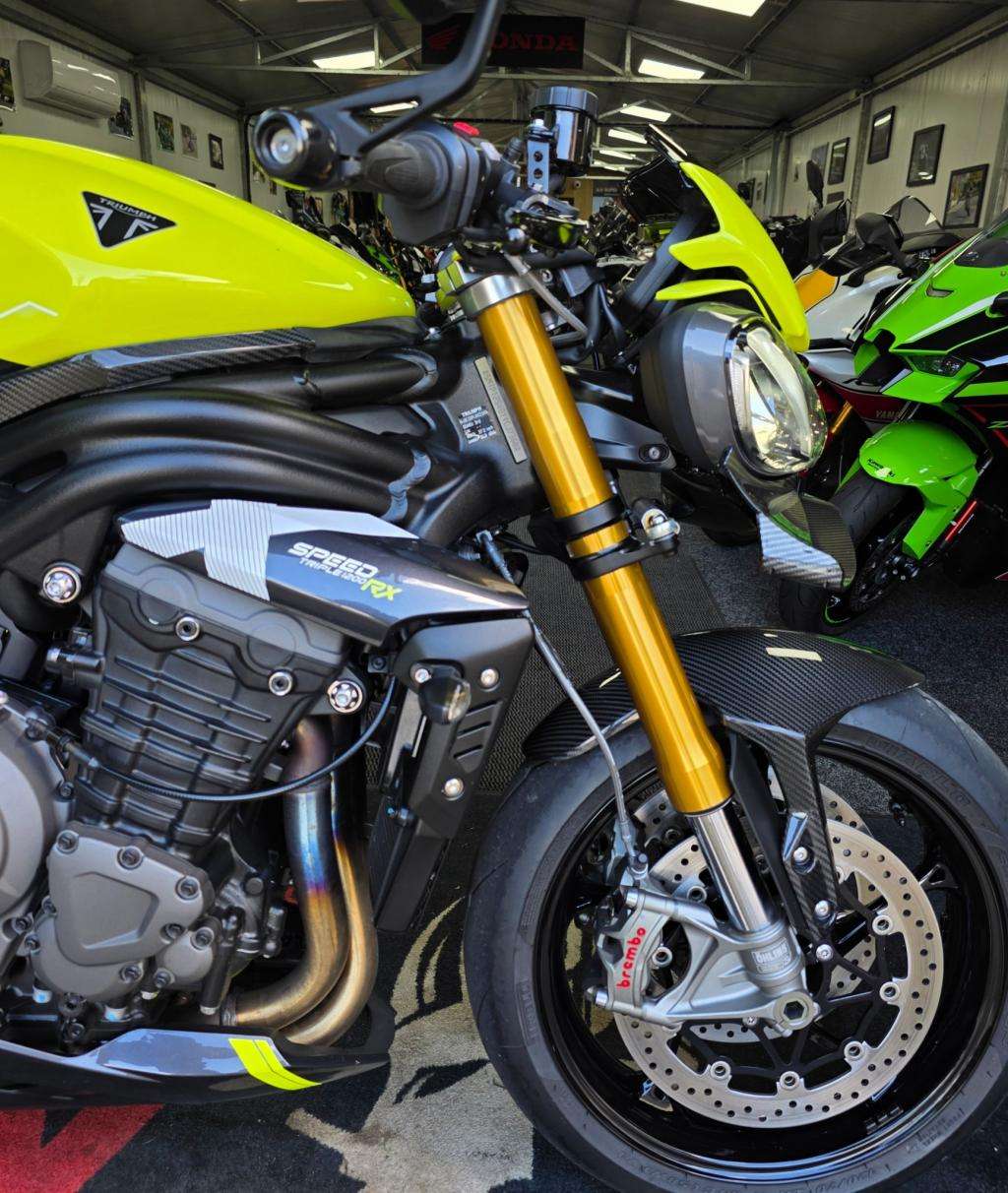 A 2025 TRIUMPH SPEED TRIPLE 1200 RX A 2025 TRIUMPH SPEED TRIPLE 1200 RX