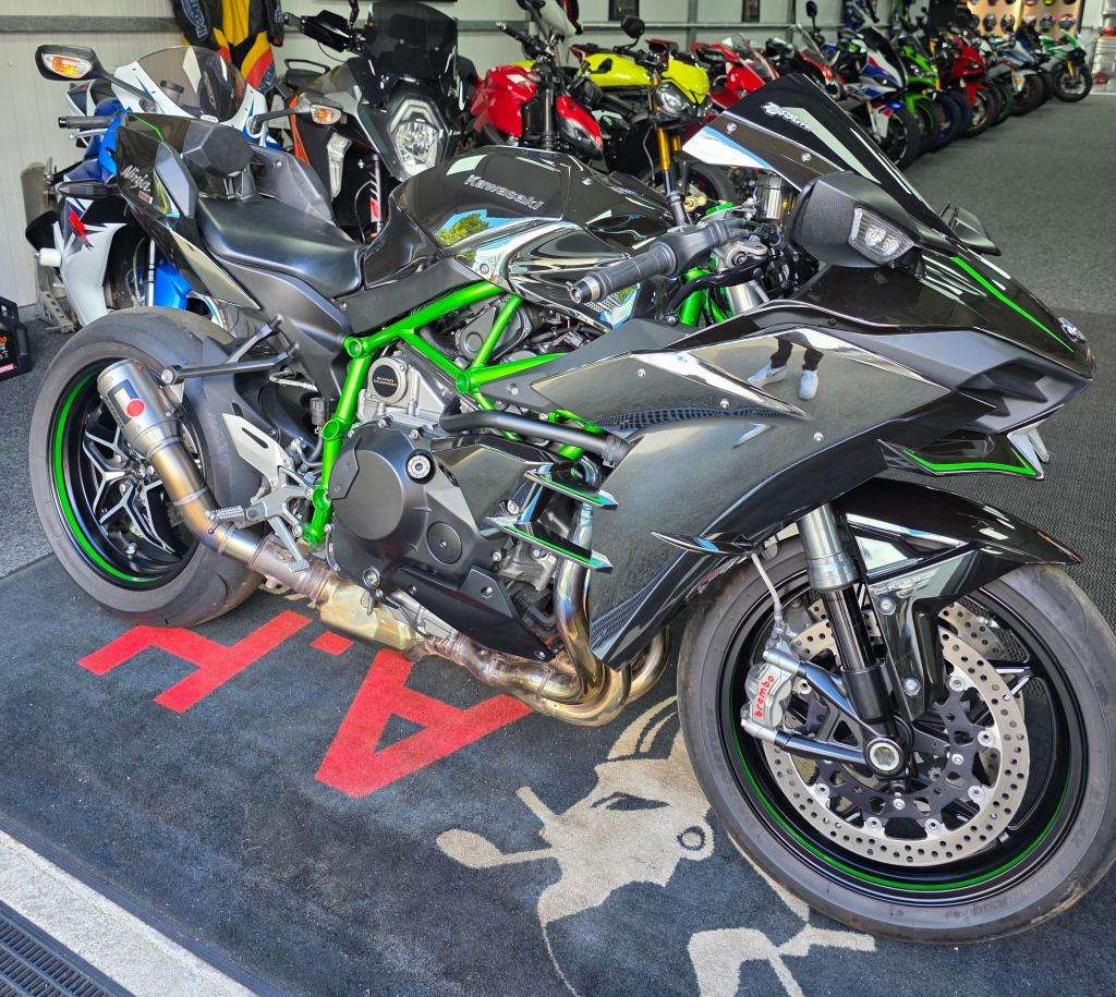A 2015 KAWASAKI ZX 1000 NFF Ninja H2 A 2015 KAWASAKI ZX 1000 NFF Ninja H2