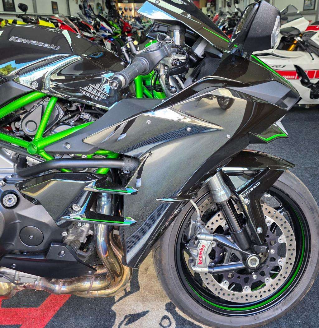 A 2015 KAWASAKI ZX 1000 NFF Ninja H2 A 2015 KAWASAKI ZX 1000 NFF Ninja H2