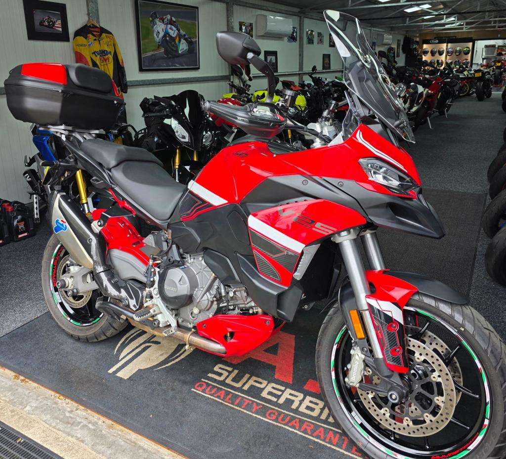 A 2025 DUCATI MULTISTRADA V2 S A 2025 DUCATI MULTISTRADA V2 S