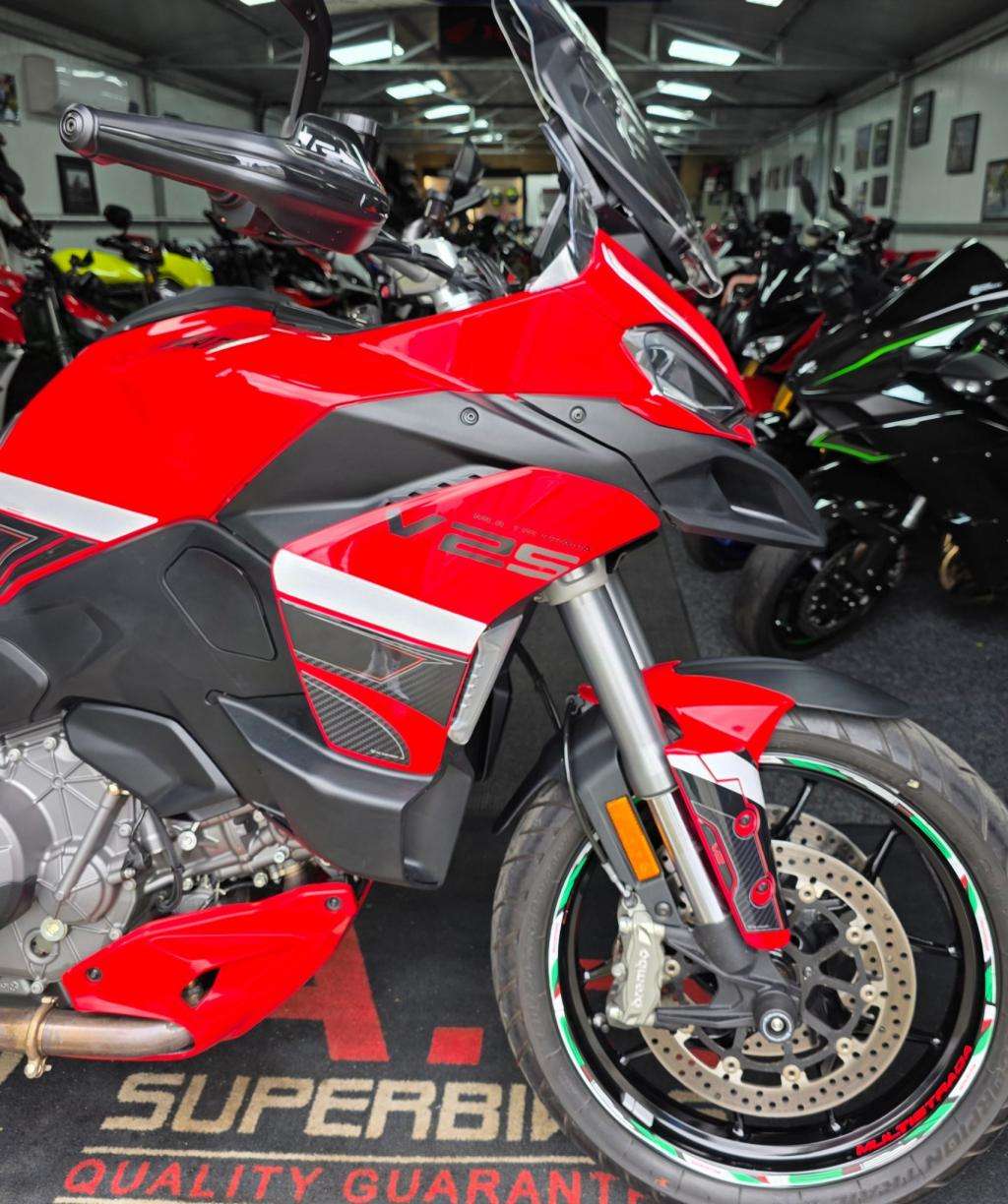 A 2025 DUCATI MULTISTRADA V2 S A 2025 DUCATI MULTISTRADA V2 S