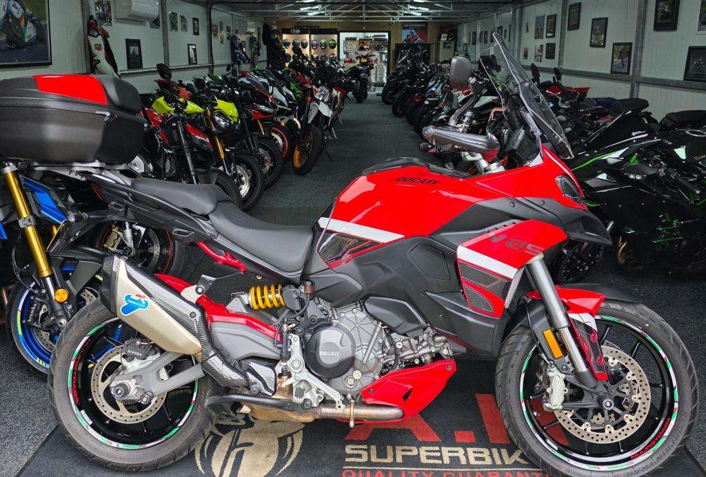 A 2025 DUCATI MULTISTRADA V2 S A 2025 DUCATI MULTISTRADA V2 S