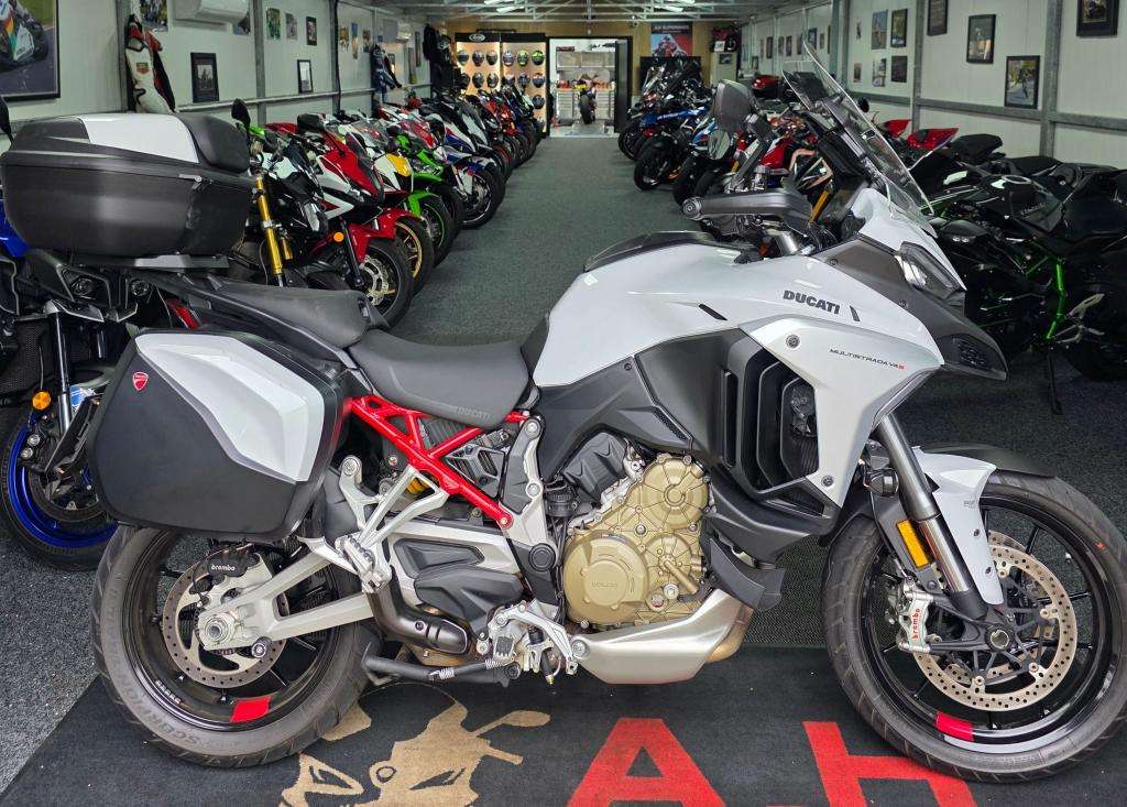 A 2024 DUCATI MULTISTRADA V4 S Multistrada V4 A 2024 DUCATI MULTISTRADA V4 S Multistrada V4