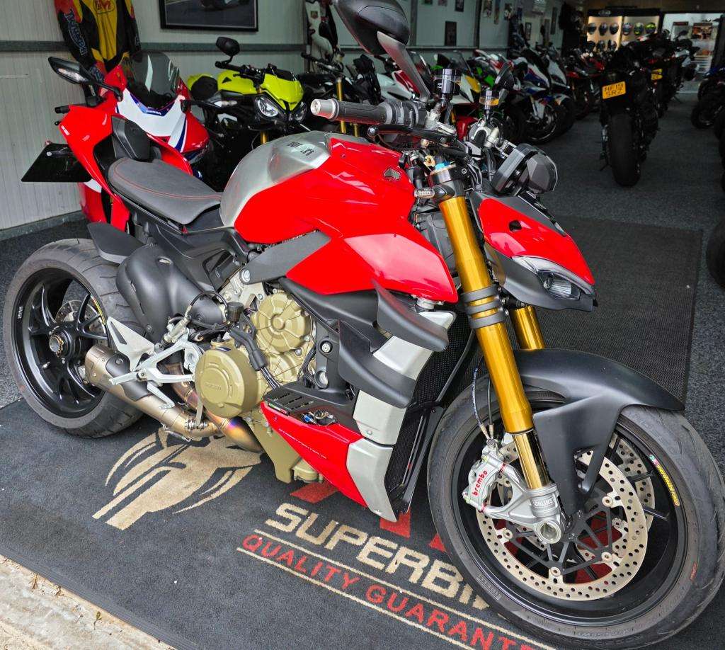 A 2020 DUCATI STREETFIGHTER V4 S Streetfighter V4 A 2020 DUCATI STREETFIGHTER V4 S Streetfighter V4