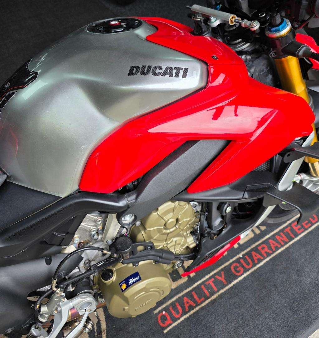 A 2020 DUCATI STREETFIGHTER V4 S Streetfighter V4 A 2020 DUCATI STREETFIGHTER V4 S Streetfighter V4