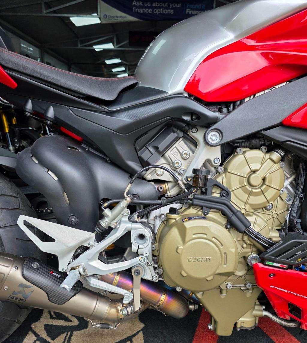 A 2020 DUCATI STREETFIGHTER V4 S Streetfighter V4 A 2020 DUCATI STREETFIGHTER V4 S Streetfighter V4