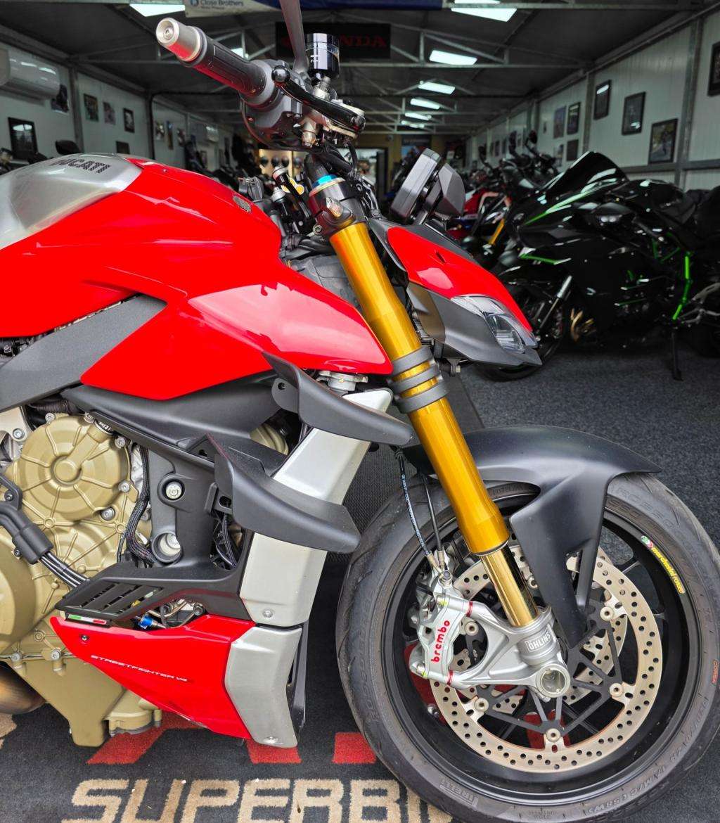 A 2020 DUCATI STREETFIGHTER V4 S Streetfighter V4 A 2020 DUCATI STREETFIGHTER V4 S Streetfighter V4