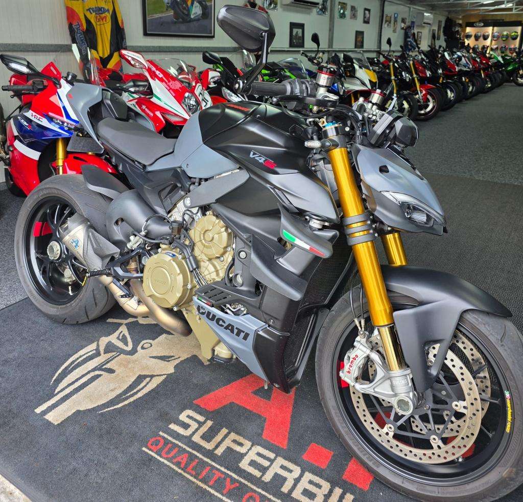 A 2023 DUCATI STREETFIGHTER V4 S A 2023 DUCATI STREETFIGHTER V4 S