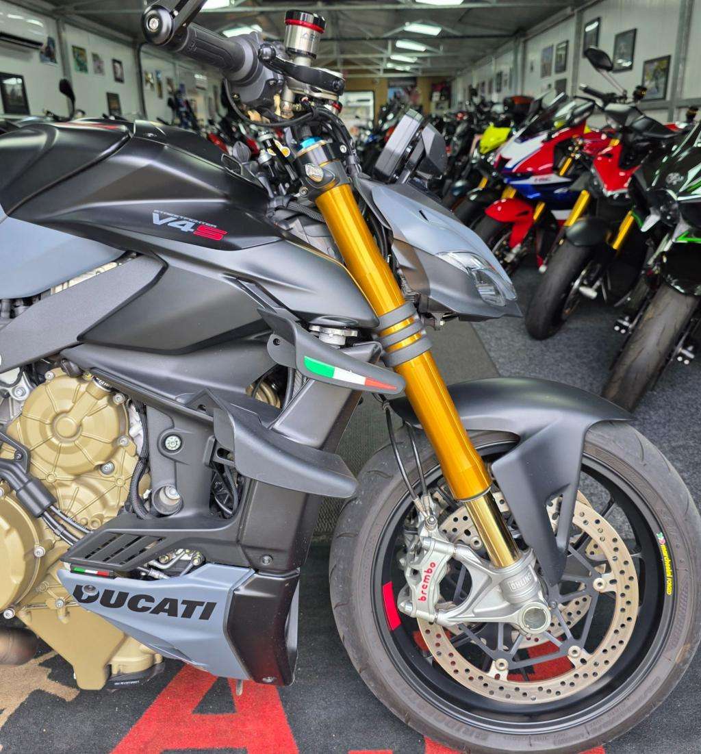 A 2023 DUCATI STREETFIGHTER V4 S A 2023 DUCATI STREETFIGHTER V4 S