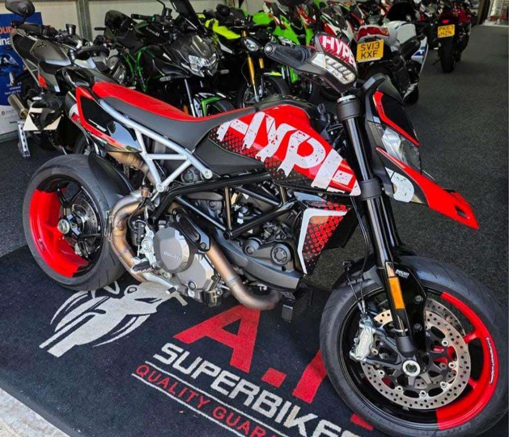 A 2020 DUCATI HYPERMOTARD 950 A 2020 DUCATI HYPERMOTARD 950