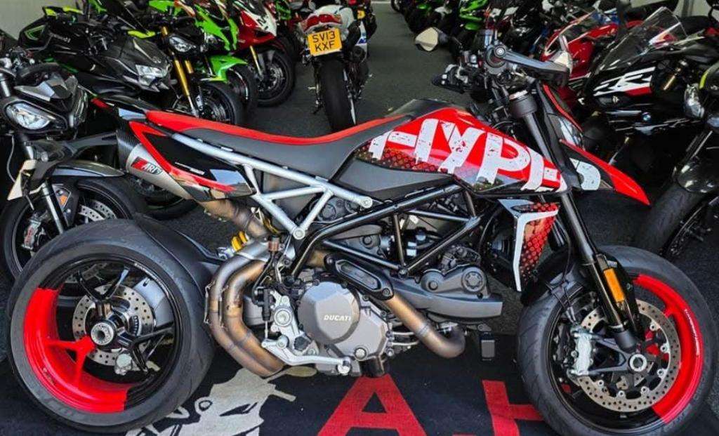 A 2020 DUCATI HYPERMOTARD 950 A 2020 DUCATI HYPERMOTARD 950