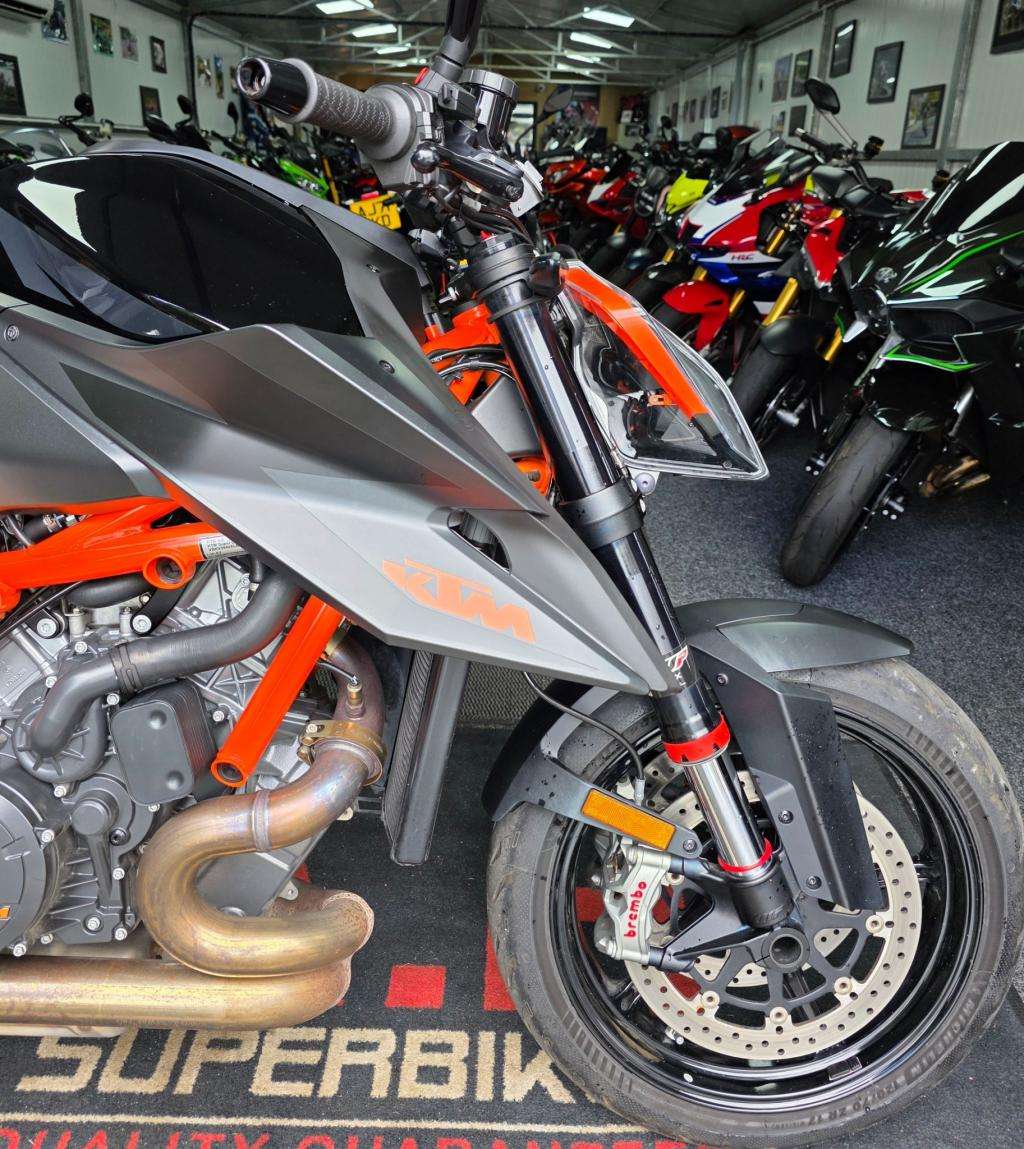 A 2020 KTM 1290 SUPER DUKE R 20 1290 Super Duke R A 2020 KTM 1290 SUPER DUKE R 20 1290 Super Duke R