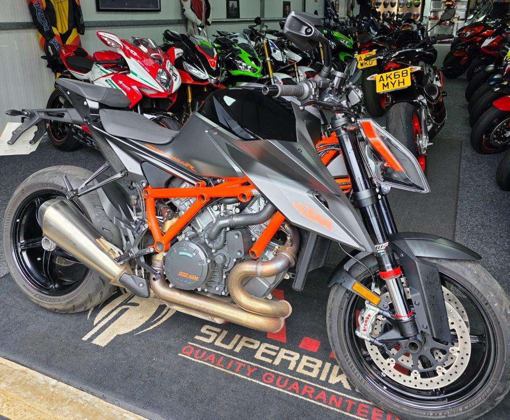 A 2020 KTM 1290 SUPER DUKE R 20 1290 Super Duke R A 2020 KTM 1290 SUPER DUKE R 20 1290 Super Duke R