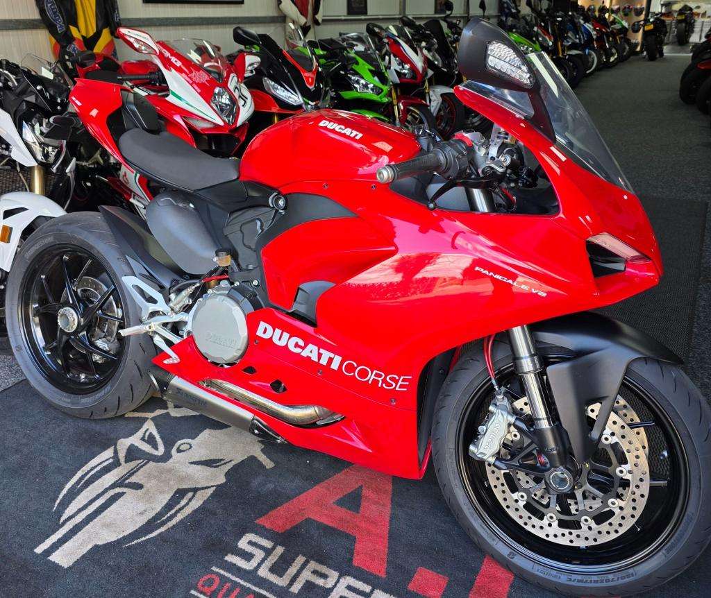 A 2020 DUCATI PANIGALE V2 A 2020 DUCATI PANIGALE V2