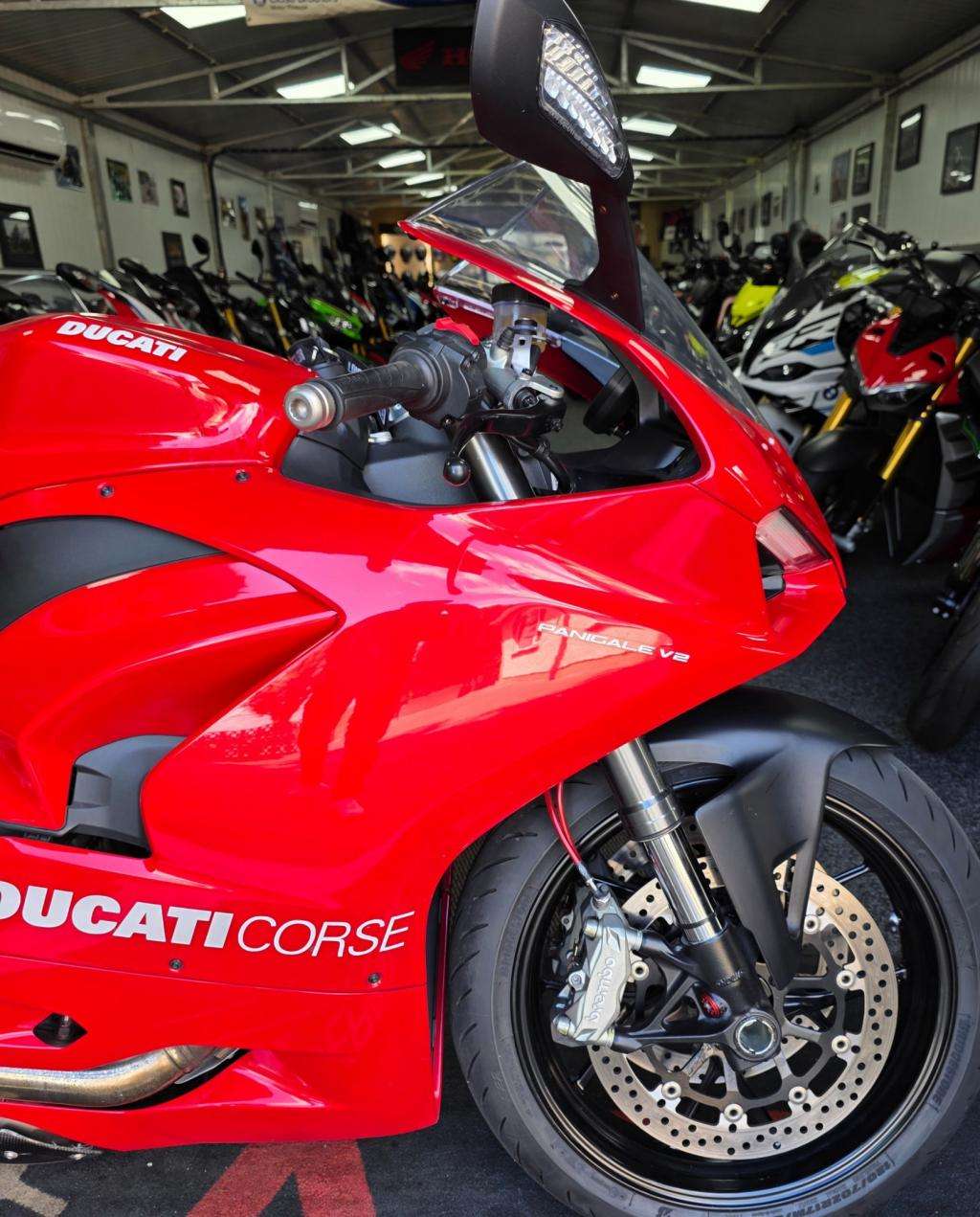 A 2020 DUCATI PANIGALE V2 A 2020 DUCATI PANIGALE V2