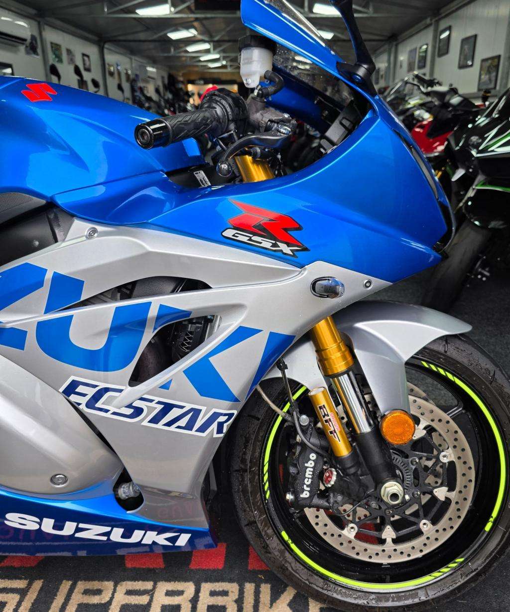 A 2021 SUZUKI GSXR 1000 RZ AM1 Gsxr 1000 A 2021 SUZUKI GSXR 1000 RZ AM1 Gsxr 1000