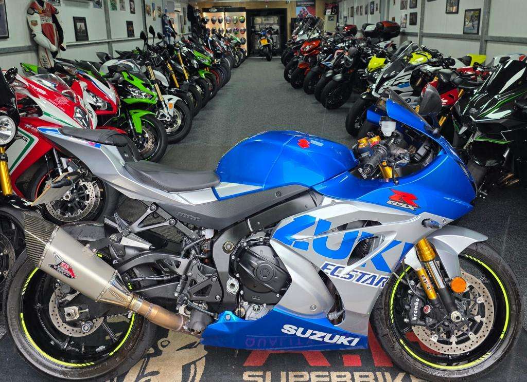 A 2021 SUZUKI GSXR 1000 RZ AM1 Gsxr 1000 A 2021 SUZUKI GSXR 1000 RZ AM1 Gsxr 1000