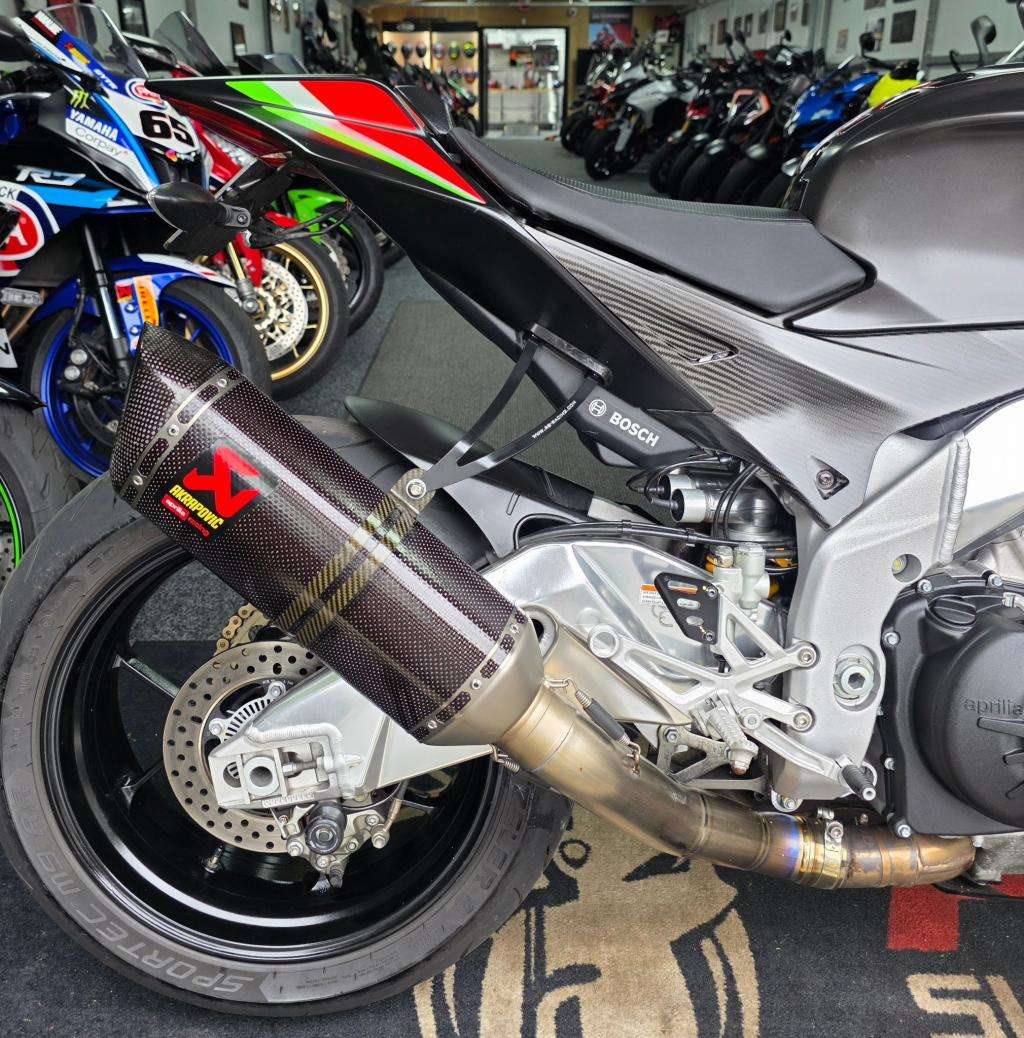 A 2020 APRILIA TUONO V4 1100 FACTORY A 2020 APRILIA TUONO V4 1100 FACTORY