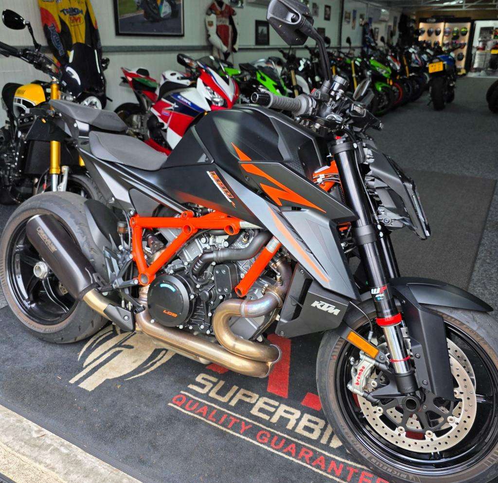 A 2025 KTM 1390 SUPERDUKE R 24 A 2025 KTM 1390 SUPERDUKE R 24