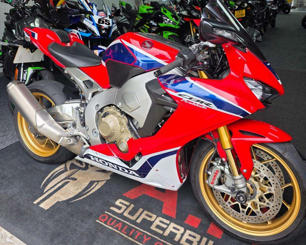 A 2017 HONDA CBR 1000 S1-H Cbr 1000 S A 2017 HONDA CBR 1000 S1-H Cbr 1000 S