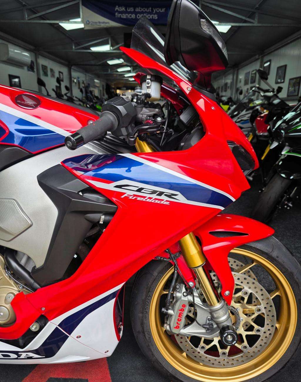 A 2017 HONDA CBR 1000 S1-H Cbr 1000 S A 2017 HONDA CBR 1000 S1-H Cbr 1000 S