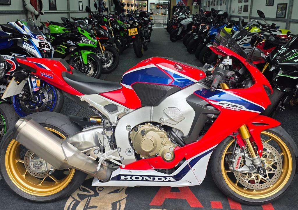 A 2017 HONDA CBR 1000 S1-H Cbr 1000 S A 2017 HONDA CBR 1000 S1-H Cbr 1000 S