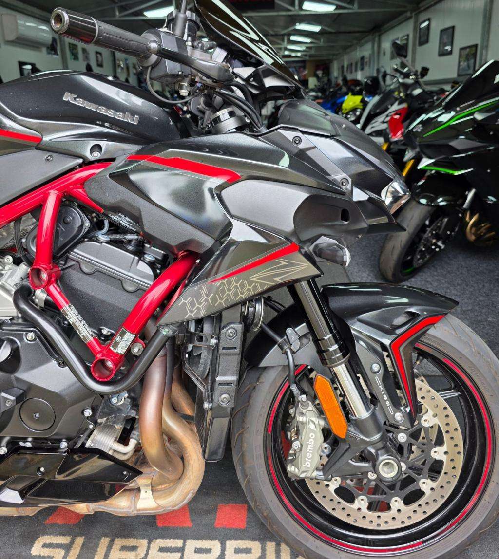 A 2020 KAWASAKI ZR 1000 KLFA Z H2 A 2020 KAWASAKI ZR 1000 KLFA Z H2