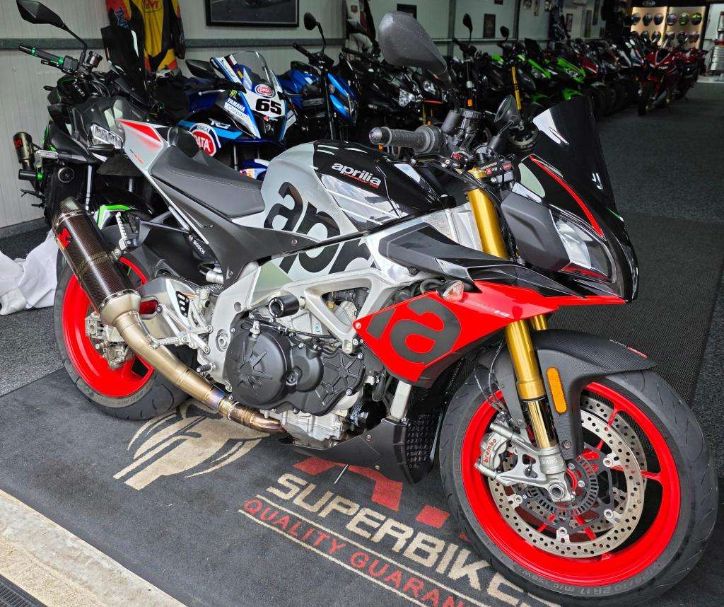 A 2020 APRILIA TUONO V4 1100 FACTORY A 2020 APRILIA TUONO V4 1100 FACTORY