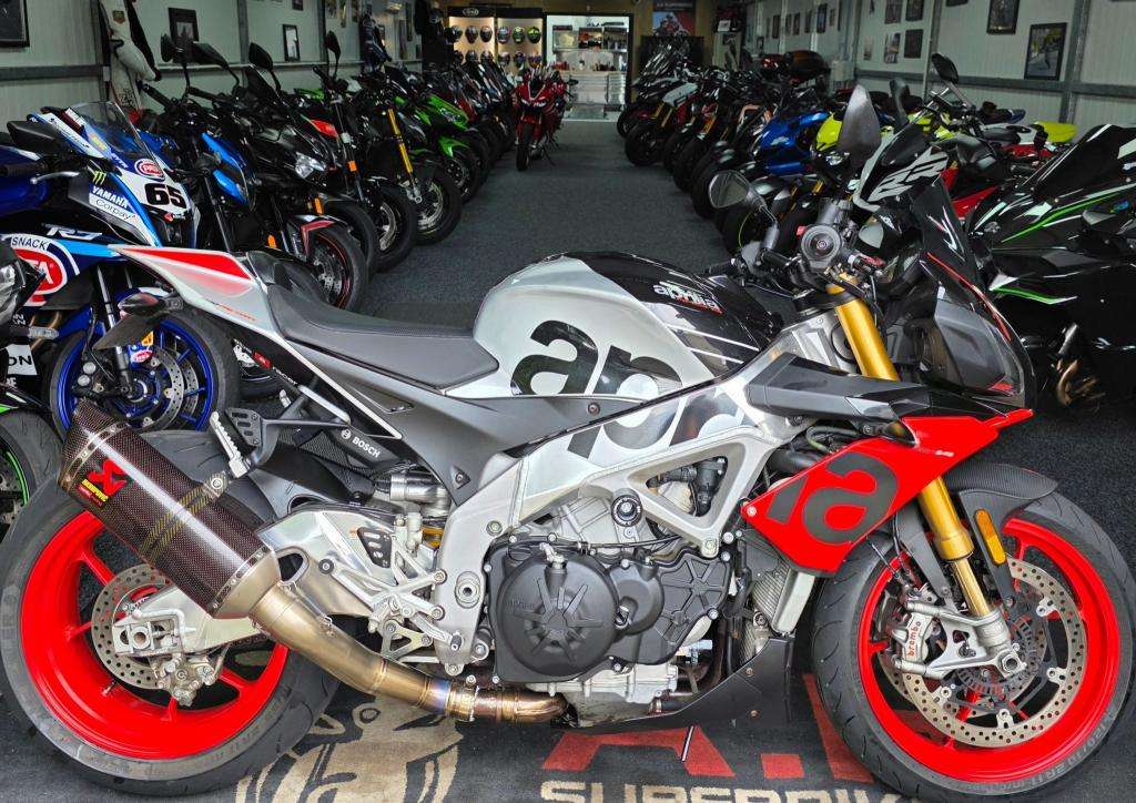 A 2020 APRILIA TUONO V4 1100 FACTORY A 2020 APRILIA TUONO V4 1100 FACTORY