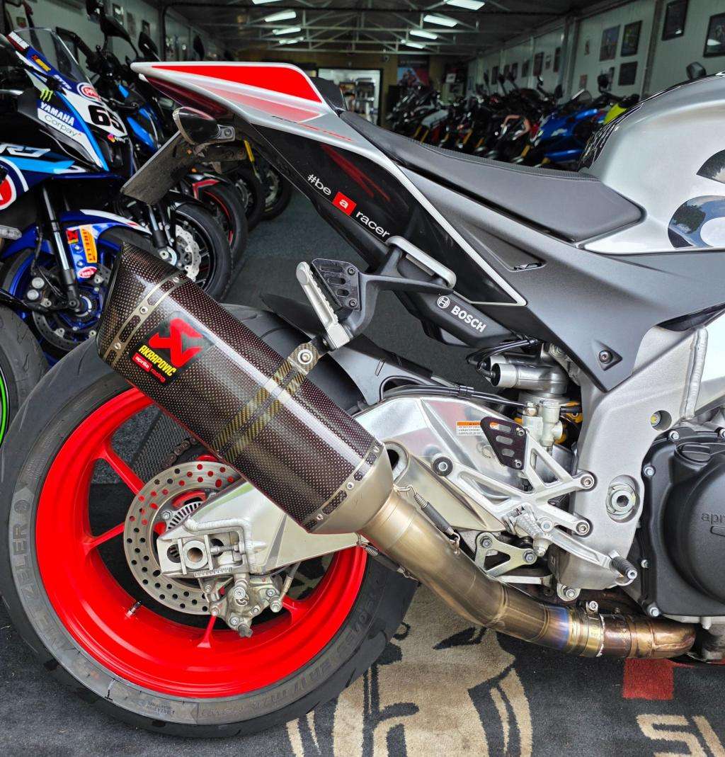 A 2020 APRILIA TUONO V4 1100 FACTORY A 2020 APRILIA TUONO V4 1100 FACTORY