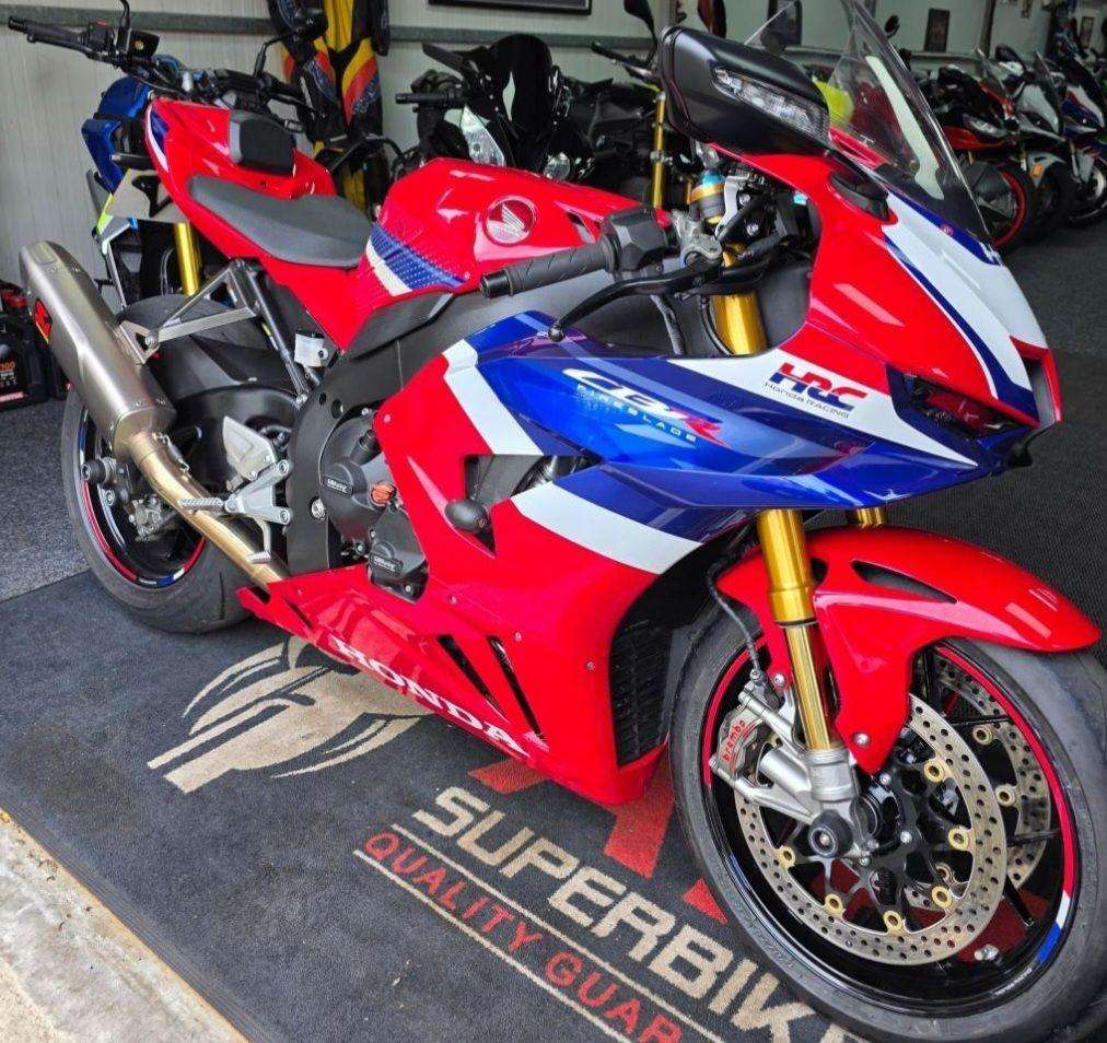 A 2024 HONDA CBR 1000 SP -r A 2024 HONDA CBR 1000 SP -r