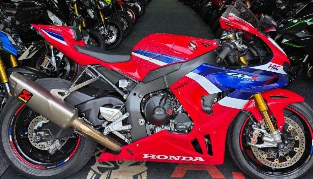 A 2024 HONDA CBR 1000 SP -r A 2024 HONDA CBR 1000 SP -r