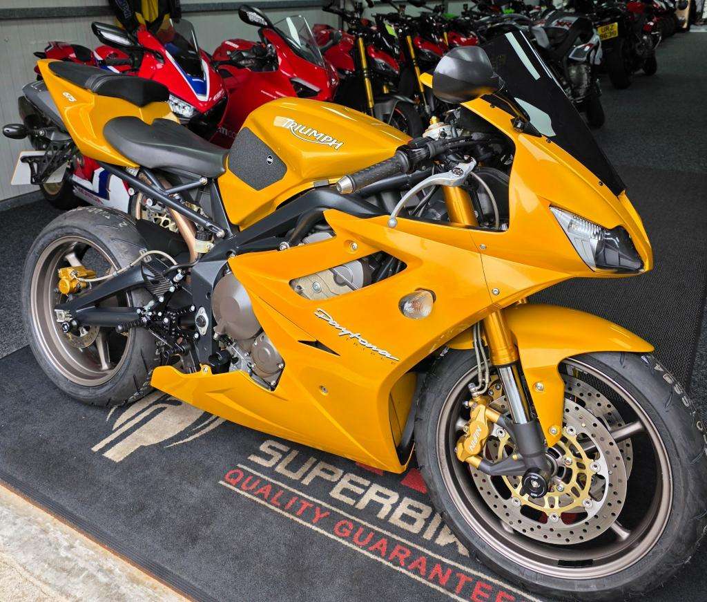 A 2007 TRIUMPH DAYTONA 675 A 2007 TRIUMPH DAYTONA 675